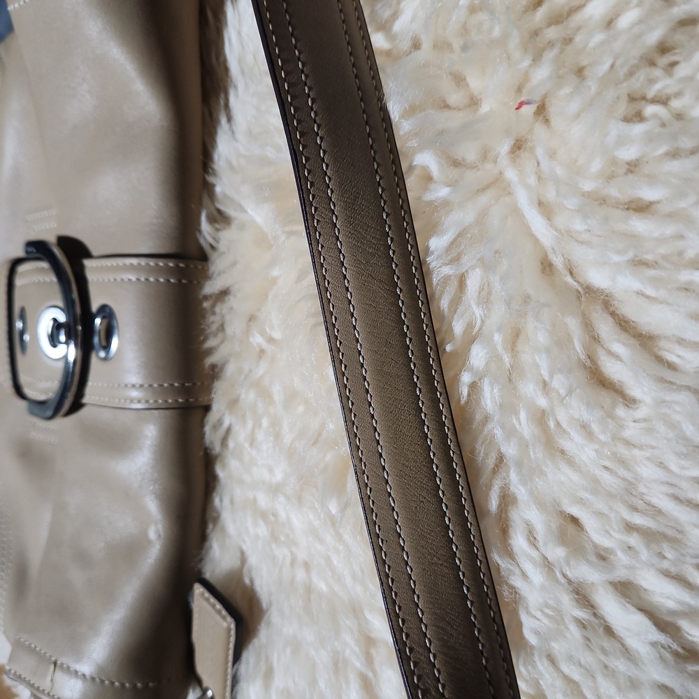 Coach Vintage SOHO Leather Y2K Buckle Flap Shoulder Bag Purse 8A05 - Picture 10 of 10
